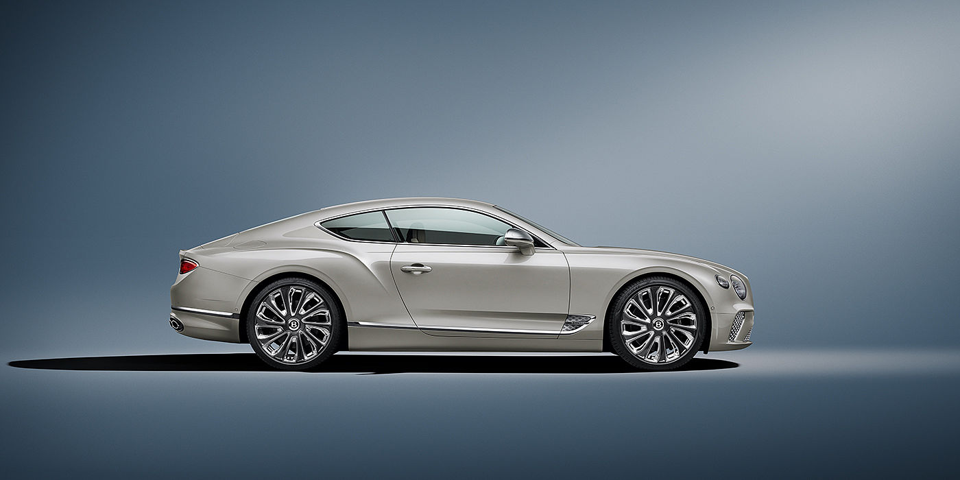 Bentley Beirut Bentley Continental GT Mulliner coupe in White Sand paint front 34